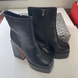 Ann Creek Square Heel Platform Boot Woman's Size 10M